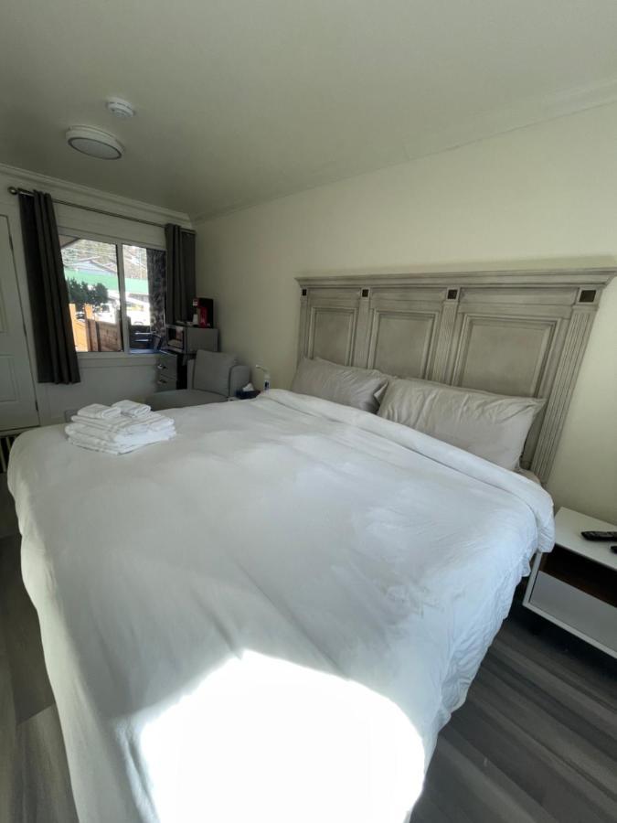 Destination Inn เรเดียมฮอตสปริงส์ ภายนอก รูปภาพ